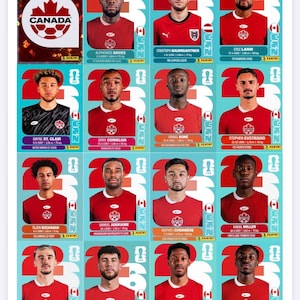 Puede incluir: Una hoja de pegatinas Panini FIFA World Cup 2026 con dieciséis retratos individuales de jugadores de la selección nacional de Canadá. Cada tarjeta muestra a un jugador con camiseta roja, su nombre, fecha de nacimiento, altura, peso y club en un fondo turquesa.