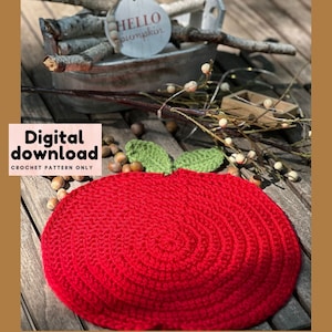 Può includere: Sottobicchiere a forma di mela in crochet rosso con foglie verdi. Modello di uncinetto scaricabile digitalmente solo.