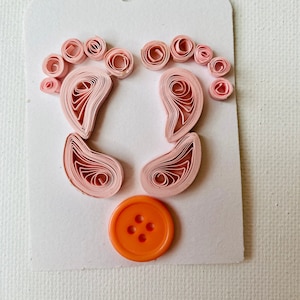 Etichette regalo fatte a mano in carta quilling per un baby shower, etichette regalo in carta quilling con piedini di bambino, etichette regalo per baby shower, etichette di ringraziamento, regalo