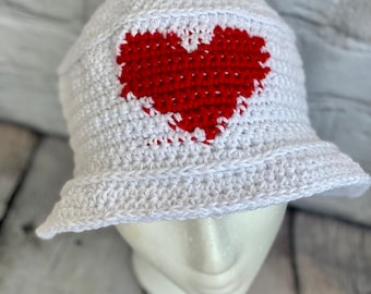 Cute 90s Valentine's day heart crochet bucket hat for men and women, trendy fun headwear, unisex cotton hat for summer/spring, matching hat