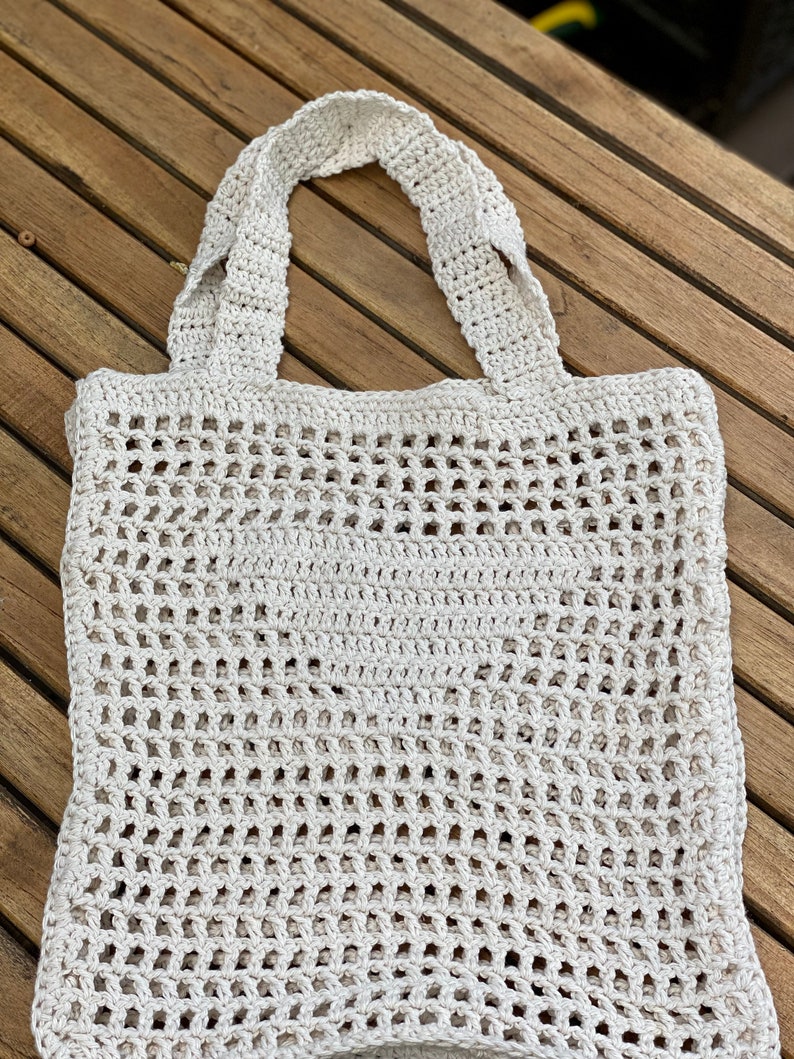 Modello all'uncinetto per borsa da spiaggia alla moda ispirata a Prada, PDF scaricabile immediatamente, uncinetto per amanti della moda, schema passo dopo passo con terminologia statunitense immagine 3