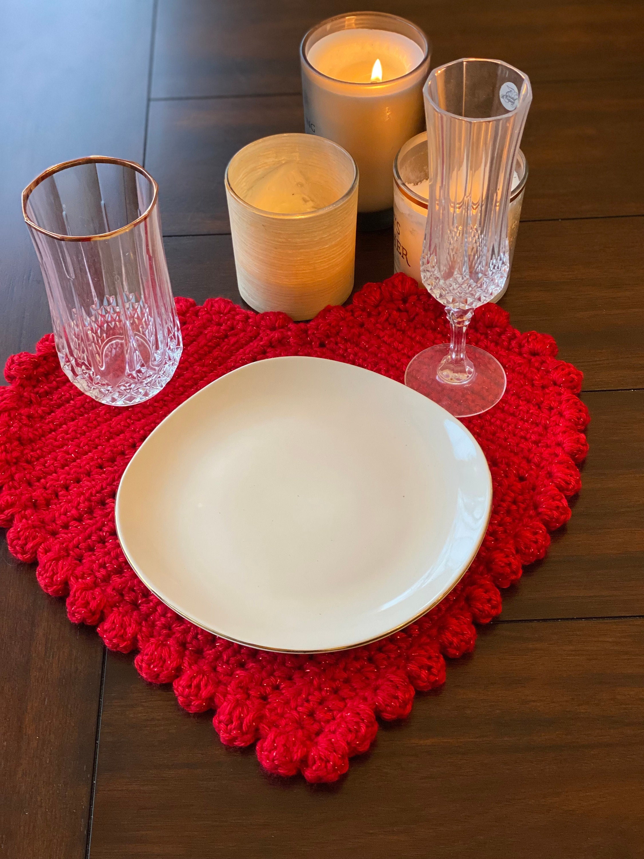 4 Vintage 70s Pink and White Yarn Crochet Placemats W/ 4 Trivet Coasters  Ruffle