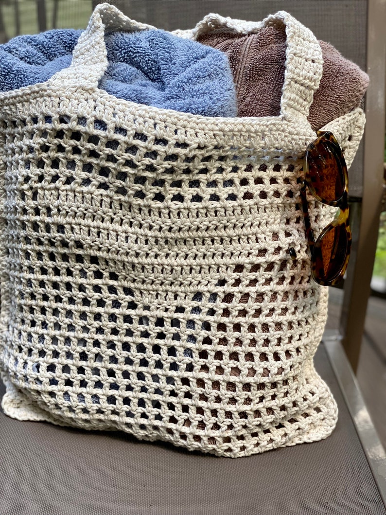 Modello all'uncinetto per borsa da spiaggia alla moda ispirata a Prada, PDF scaricabile immediatamente, uncinetto per amanti della moda, schema passo dopo passo con terminologia statunitense immagine 4