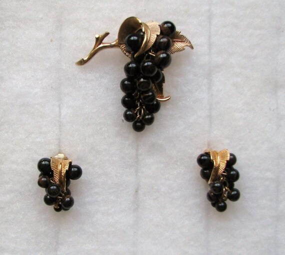Boucher Dangling Brown Grapes Pin & Earring Set