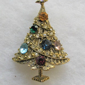 Hollycraft christmas 2024 tree brooch