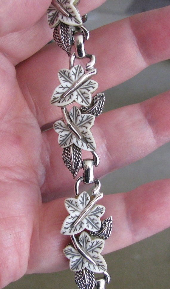 Boucher Scrimshaw Design Ivy Leaf Necklace Vintage - image 2