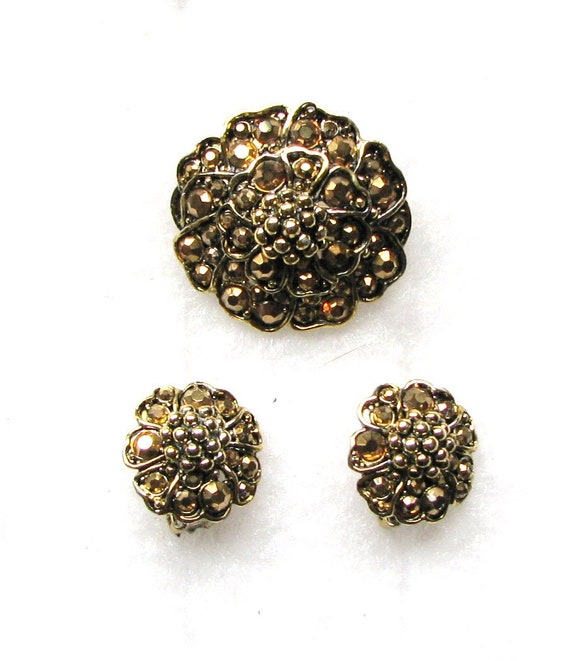 Hollycraft Golden Rhinestone Flower Pin & Earring 