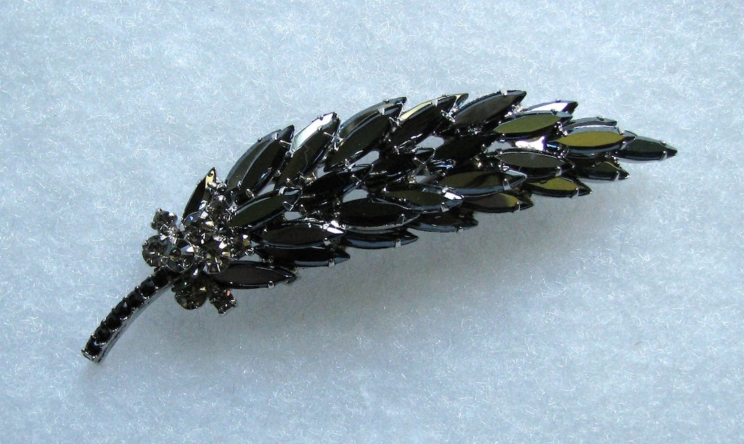Broche en strass Lisner, feuille d'épingle, strass vert olive fuschia - France