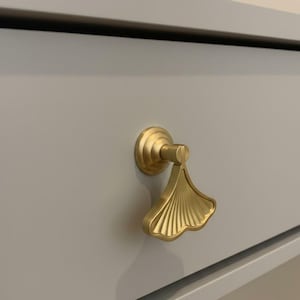 Ginkgoblatt Griff aus massivem Messing / verzierter Möbelknauf / Symbolisches Geschenk für Langlebigkeit