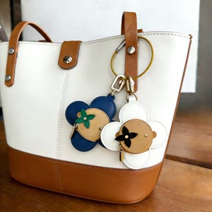 Handmade Leather Flower Coin Purse Bag Charm, Mini Zip Pouch Keychain, Luxury Gift for Her, Leather Bag Charm, Birthday Gift