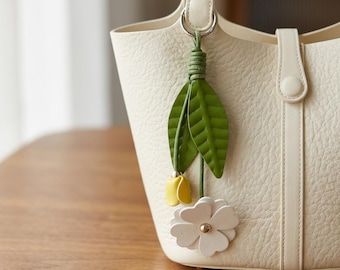 Handgemaakte lederen tulp sleutelhanger, bedel gele bloem portemonnee, tas bedel accessoires, cadeau voor vriendin, cadeau voor moeder, bruidsmeisje, vriend, verjaardag