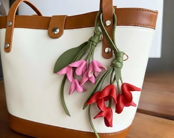 Handgemaakte lelietasje, bloemen sleutelhangeraccessoire, leren jasmijnbloem tasbedel, bloemen portemonnee bedel, Moederdag, cadeau voor moeder