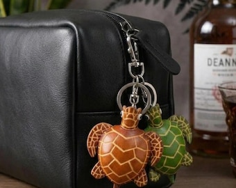 Handgemaakte leren schildpadsleutelhanger, bruine dierenbedel, natuurliefhebbercadeau