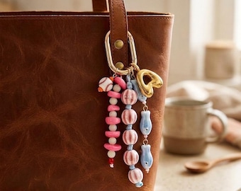 Aangepaste gouden letter kralen tasbedel, karabijnhaak sleutelhanger, aangepaste kralen portemonnee accessoire, tas hanger sieraden, verjaardag, cadeau bruidsmeisjes