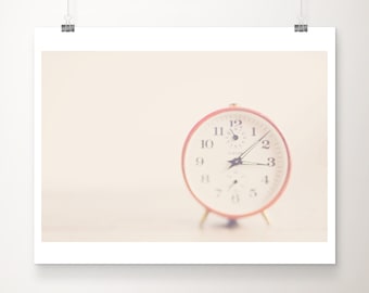 Fotografía de reloj rojo, lámina de naturaleza muerta, decoración para habitación infantil (8x10)