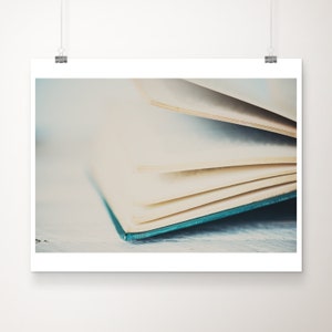Buch Fotografie, literarischer Druck, Buchseiten Druck, Bibliothek Dekor, Geschenk für Buchliebhaber, blaugrünes Dekor, Buch Druck, Bücherwurm, große Wandkunst