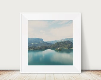 Impresión del lago Bled: Fotografía de Eslovenia, Alpes Julianos, Iglesia en la isla