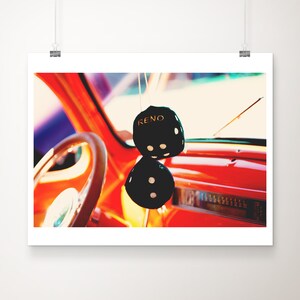 Fotografía de coche clásico: Impresión de viaje de Reno Fuzzy Dice imagen 1
