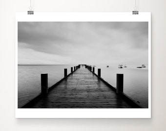 Impresión en blanco y negro del lago Tahoe: fotografía del muelle, arte mural de California