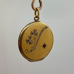 Antiguo relicario de trébol con rubí, relleno de oro, chapado en oro amarillo, colgante victoriano vintage