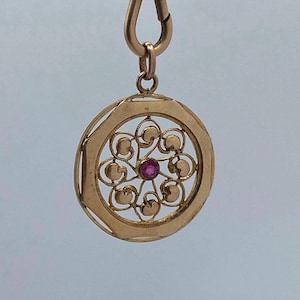 Antiguo colgante victoriano con rubí, hecho a mano, relleno de oro, del siglo XIX, oro rosa.