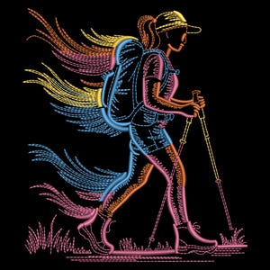 Puede incluir: Diseño bordado de una persona caminando con una mochila y bastones de trekking. La figura está delineada con hilo rosa, naranja, amarillo y azul sobre un fondo negro. El diseño incluye un sombrero, pantalones cortos y botas de senderismo.