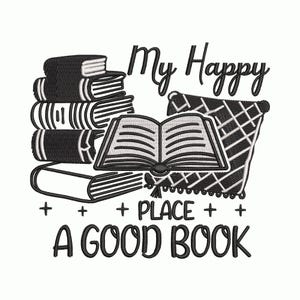 Op de afbeelding: Zwart-wit geborduurd ontwerp met een stapel boeken, een open boek en een decoratief element. De tekst luidt "My Happy Place + A Good Book". Voor boekenliefhebbers.