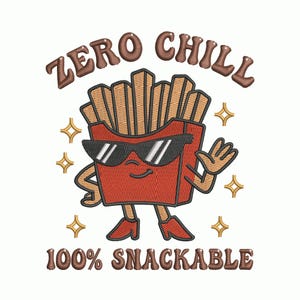 Op de afbeelding: Geborduurd ontwerp met een rode frietcontainer met een zonnebril die zwaait. De tekst "ZERO CHILL" staat boven de frietjes en "100% SNACKABLE" eronder. Gouden sterren zijn verspreid over de afbeelding.