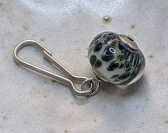 Glazen ritssluiting met luipaardprint: blauwgroene junglekat-hanger