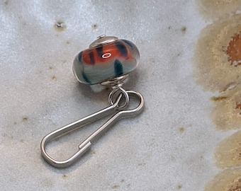 Ambachtelijke ritssluiting met glaskralen: salie-tangerine-hanger