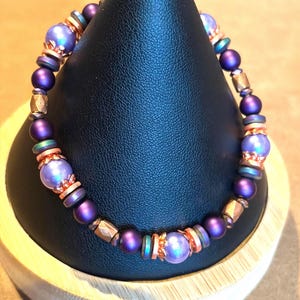 Handgemaakte paarse parel stretcharmband • Roségouden schijfaccenten • Elegante kralenarmband • Trendy boho-cadeau voor haar