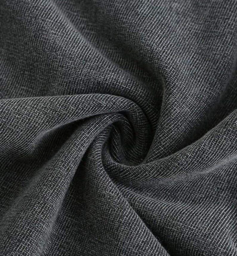 Peut inclure: Ensemble de trois mugs en c&eacute;ramique cr&egrave;me tachet&eacute;e. Chaque mug pr&eacute;sente un motif floral peint &agrave; la main en bleu, vert et jaune. Les mugs ont une forme arrondie simple et une anse confortable.