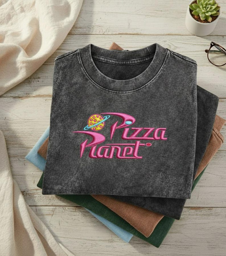 Puede incluir: Un juego de tres tazas de cer&aacute;mica con un acabado mate moteado. Las tazas son de color crema, gris claro y gris oscuro. Cada taza tiene un dise&ntilde;o simple y minimalista, ideal para caf&eacute; o t&eacute;.