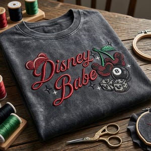 Puede incluir: Un juego de tres tazas de cer&aacute;mica con un acabado mate moteado. Las tazas son de color crema, gris claro y gris oscuro. Cada taza tiene un dise&ntilde;o simple y minimalista y un asa redondeada.