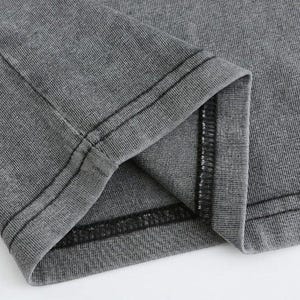 Peut inclure: Panneau en bois rustique avec l'inscription "Welcome to our home" dans un style manuscrit. Le panneau pr&eacute;sente une finition vieillie et un design simple et accueillant, id&eacute;al pour un porche ou une entr&eacute;e.