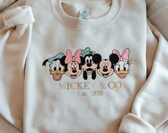 Sudadera bordada de Mickey & Co. (Est. 1928), cuello redondo de Mickey y sus amigos, suéter clásico de Disney, camiseta de Disney Friends.