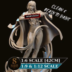 Pode incluir: Uma figura bege em escala 1:6, com aproximadamente 42 cm de altura, de uma pessoa com capa e calças esvoaçantes. A figura está rotulada como "CLEAN & READY TO PAINT" e "MATURE CONTENT". A base também inclui o texto "1:9 & 1:12 SCALE".
