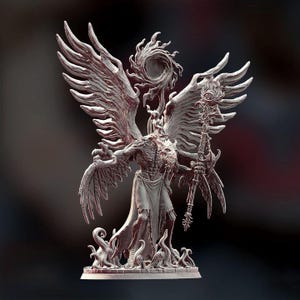 Peut inclure: Figurine grise détaillée d'une figure ailée et squelettique tenant un bâton. La figurine a de grandes ailes à plumes et une structure en forme de halo au-dessus de sa tête. La base présente des flammes et des tentacules stylisées.
