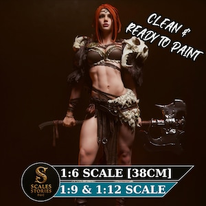 Puede incluir: Figura de guerrera lista para pintar, con un diseño detallado. La figura es a escala 1:6, aproximadamente 38 cm de altura, y sostiene un hacha grande. El texto "CLEAN & READY TO PAINT" es visible.