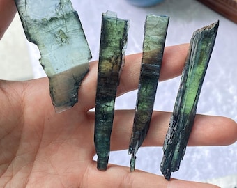 Roher Vivianit-Stab, seltene blau-grüne Kristallspitze, Sammlerstab, natürliches Mineralmuster