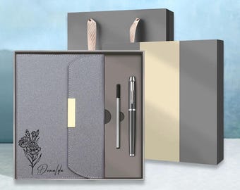 Cuaderno de cuero grabado con la flor de nacimiento – Set de cuaderno personalizado con nombre, regalo del Día de la Madre para ella.