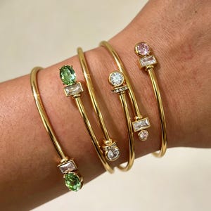 Elegant guldarmband, flexibel bypassmanschett, 18K guldpläterat rostfritt stål, grönrosa CZ-wrap-armband, vattentät present till henne