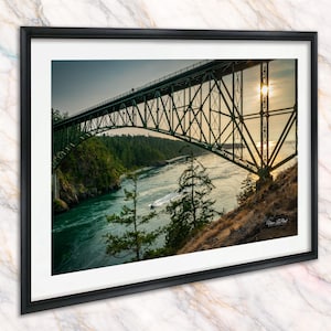 Impresión del atardecer sobre el puente Deception Pass, arte mural de paisaje del noroeste del Pacífico