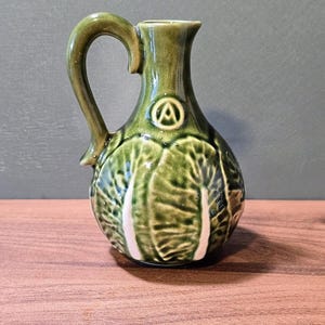 Jarra pequeña de cerámica estilo hoja de col de mayólica verde vintage