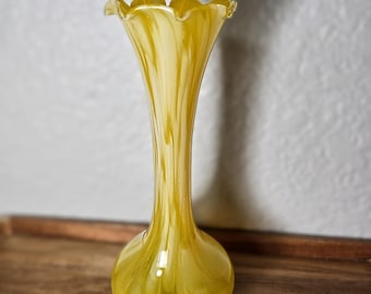 KOSTENLOSER VERSAND Vintage mundgeblasene Gelb-Weiß-Swirl-Art-Glas-Bud-Vase mit gekräuseltem Rand