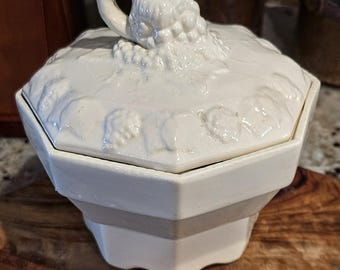 Achteckige Traubenschale aus weißer Keramik