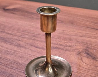 Vintage trompetljusstake i massiv mässing | Smal 10 cm konisk stativ från mitten av århundradet
