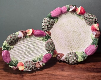 Juego de 2 bandejas para verduras de mayólica de World Bazaars Inc., bandejas con diseño de cesta.