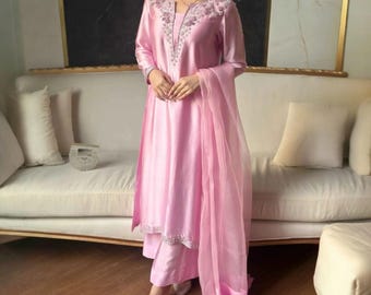 Traje de seda de diseñador pakistaní, conjunto de seda coreana de 3 piezas, vestido floral hecho a mano, conjunto con dupatta de organza, ropa formal modesta.