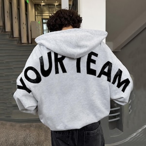 Anpassningsbar laghoodie, anpassad sportmamma-tröja med rund hals, personlig lagmamma-tröja eller hoodie, bokstäver baktill, logotyp framtill bild 2